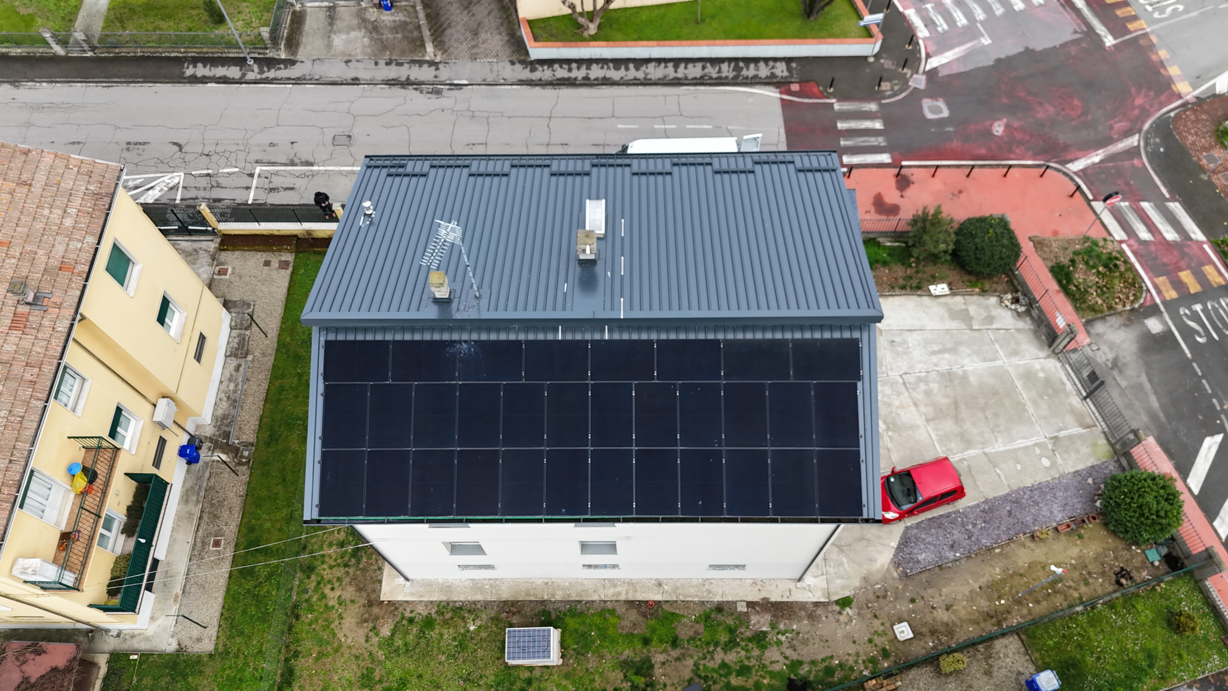 Privati Fotovoltaico su lamiere grecate 1
